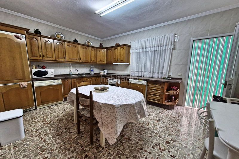 Foto 663485bd-e4f9-4ca8-913e-c20fb63bda86. Casa adossada amb aparcament a Guaro