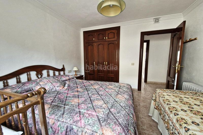 Foto 82148b03-32cd-40a0-858b-318afea4b86a. Casa adossada amb aparcament a Guaro