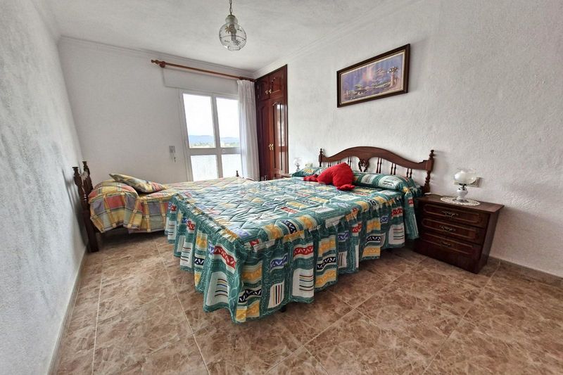 Foto ad3f6083-9f53-4f96-8147-b3346700b6fd. Casa adossada amb aparcament a Guaro