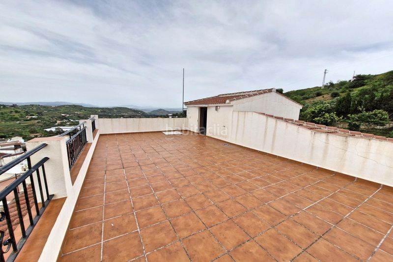 Foto b7d9c948-8ef2-4d58-80bb-dde7f84b343c. Casa adossada amb aparcament a Guaro