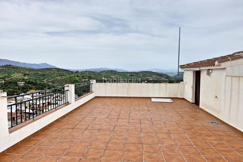 Foto df73c3cf-5c04-4842-886b-66ca53b1eb5c. Casa adossada amb aparcament a Guaro