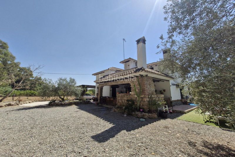 Foto 0d6366e6-a1c8-4aec-92fe-b7397fabd0d9. Masía en Coín