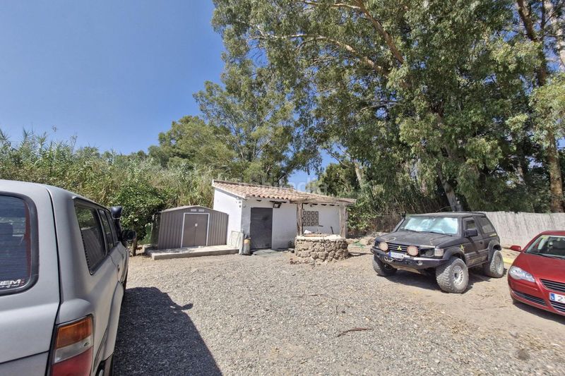 Foto bfe2ab77-8ac9-4f8d-8d27-19e6a53ef2a4. Masía en Coín