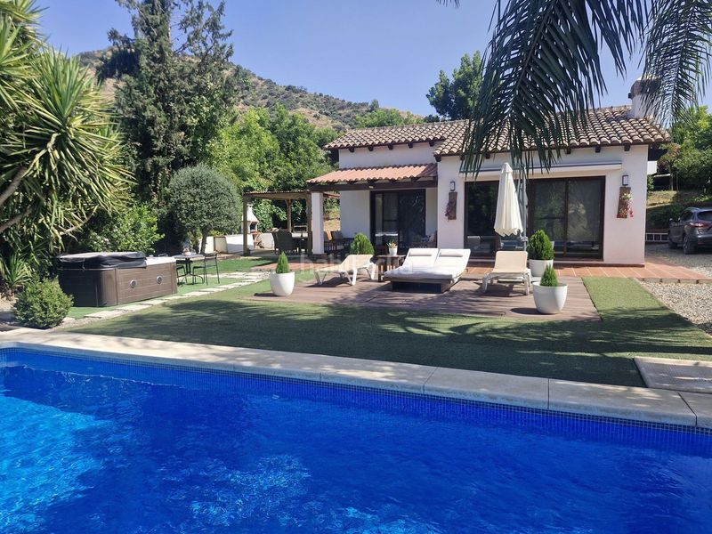 Foto 7db8ff49-4917-4a51-9238-4a9ff5de5191. Masia amb aparcament piscina a Coín