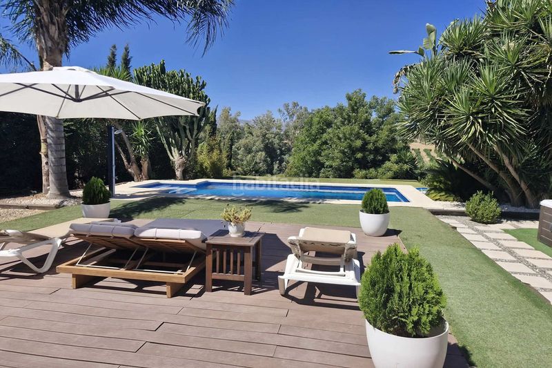 Foto b32f7365-b8d6-438e-acd8-d85307e27da6. Masia amb aparcament piscina a Coín