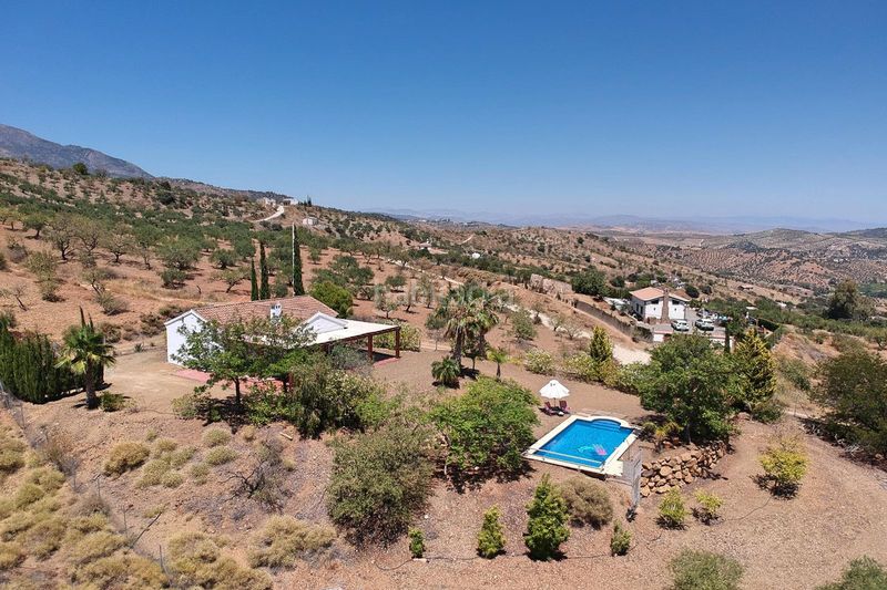 Foto ab1b5af1-0447-4b9c-919d-0e16d9f30112. Masia amb aparcament piscina a Tolox