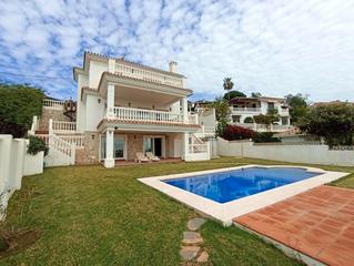 Chalet à La Capellanía - El Higuerón. Venta fantastica villa en zona baja de la capellania con piscina