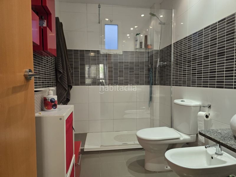 Piso seminuevo con terraza y plaza de garaje en Valencia - Imagen 13