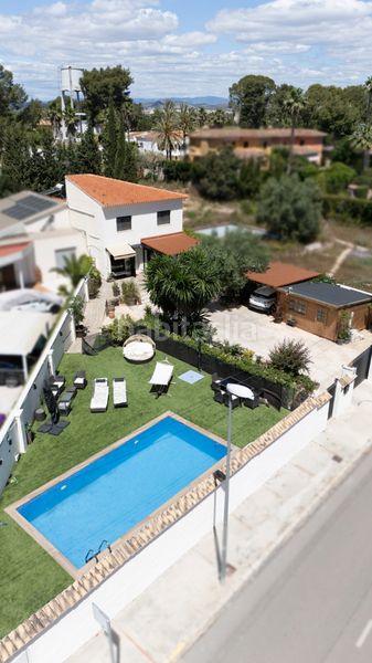 Foto 039b629d-183d-4f9f-a34a-c79f54df42ab. Casa aparellada amb xemeneia a Montealegre Eliana (l´)