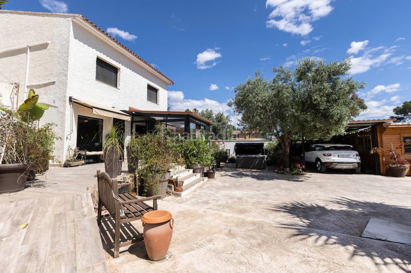 Foto 4d652816-5e7b-44f1-bc32-334cc739aa5b. Casa aparellada amb xemeneia a Montealegre Eliana (l´)