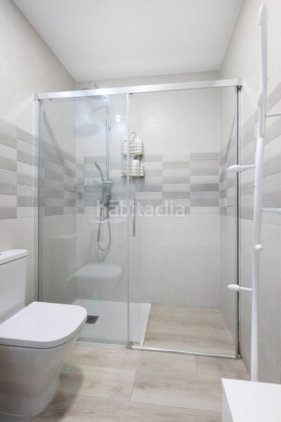 Foto 5e5d8246-5f4c-496c-a5a9-5e4936fc38b0. Casa aparellada amb xemeneia a Montealegre Eliana (l´)