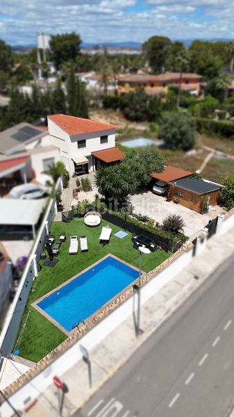 Foto c846da3a-c52c-42d3-a5ea-f9e3f66bc70c. Casa aparellada amb xemeneia a Montealegre Eliana (l´)