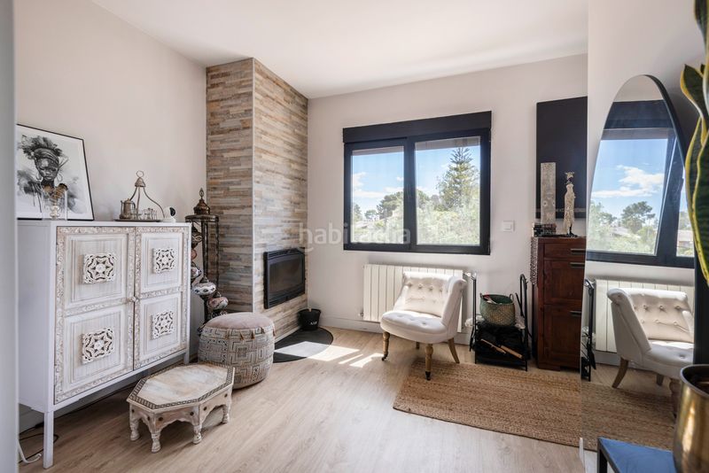 Foto e13c2b0c-83a3-49e1-a4f8-cb92f527bfcf. Casa aparellada amb xemeneia a Montealegre Eliana (l´)