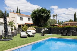 Casa aparellada a Montealegre