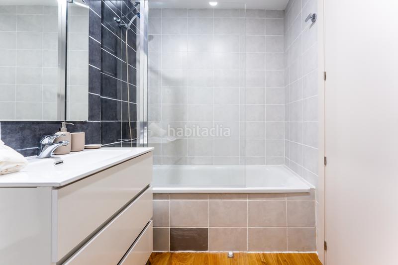 Foto adf1de23-c8f5-4f8b-a2fa-219e1885c820. Location rez-de-chaussée dans calle de isabel clara eugenia 41 dans Madrid