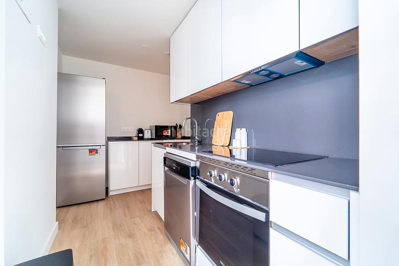 Foto 4c5e9bb6-b5a1-47e9-b92a-b0300e600008. Alquiler estudio en calle de garcía luna 20 en Ciudad Jardín Madrid