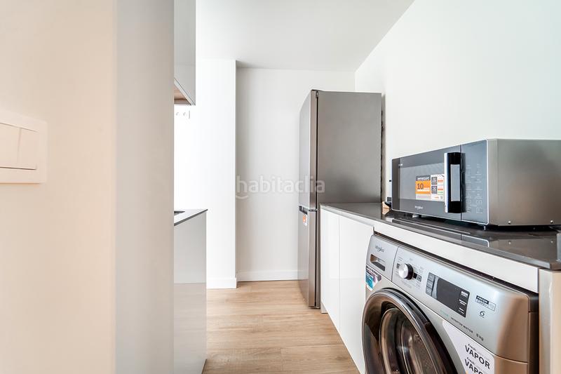 Foto 9b0a2b30-656e-4a09-93ca-9901bdc061f3. Alquiler estudio en calle de garcía luna 20 en Ciudad Jardín Madrid