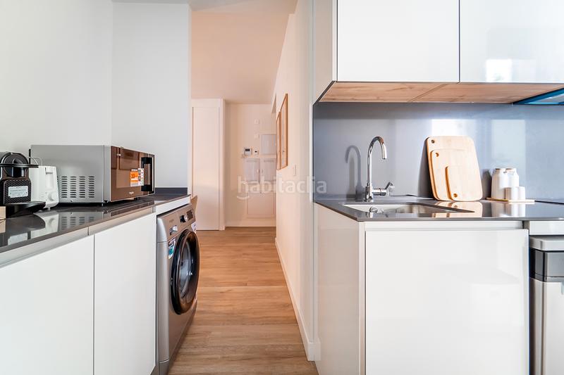 Foto b90bae07-64c3-4922-b3c1-6cff6920ff06. Rent studio in calle de garcía luna 20 in Ciudad Jardín Madrid