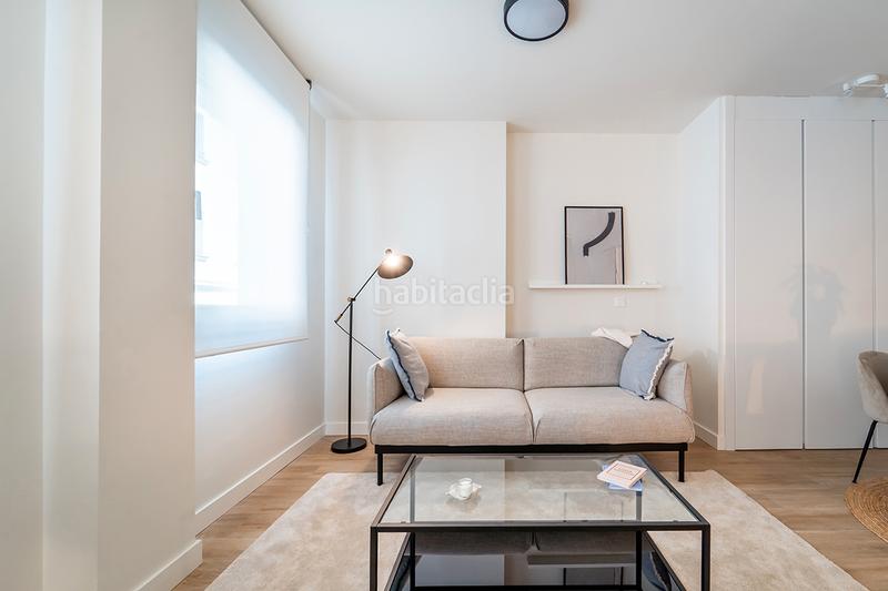 Foto dff1c4a0-9904-46a8-abcf-70d15a5984e4. Rent studio in calle de garcía luna 20 in Ciudad Jardín Madrid