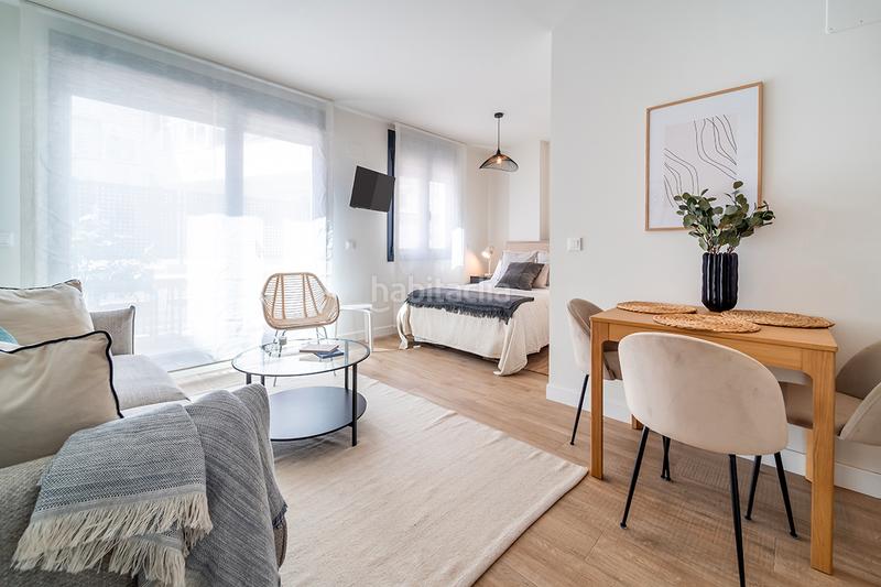 Foto 1f0fe7b5-8a4a-497d-8816-0f156f350dc8. Alquiler estudio en calle de garcía luna 20 en Ciudad Jardín Madrid