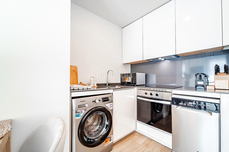 Foto 79e6dc0c-ce8a-403d-bb48-e60a45061fcd. Alquiler estudio en calle de garcía luna 20 en Ciudad Jardín Madrid