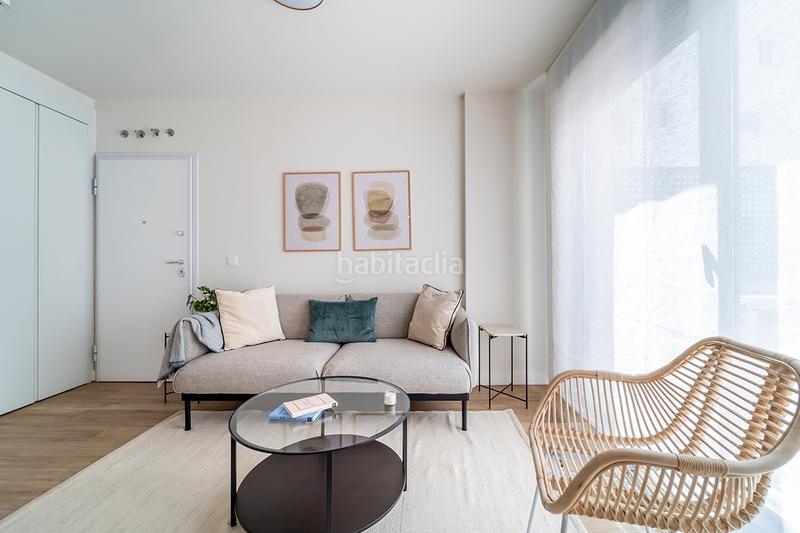 Foto 44aa4bf5-c027-4bdc-ad20-8abe854291eb. Location studio dans calle de garcía luna 20 dans Ciudad Jardín Madrid