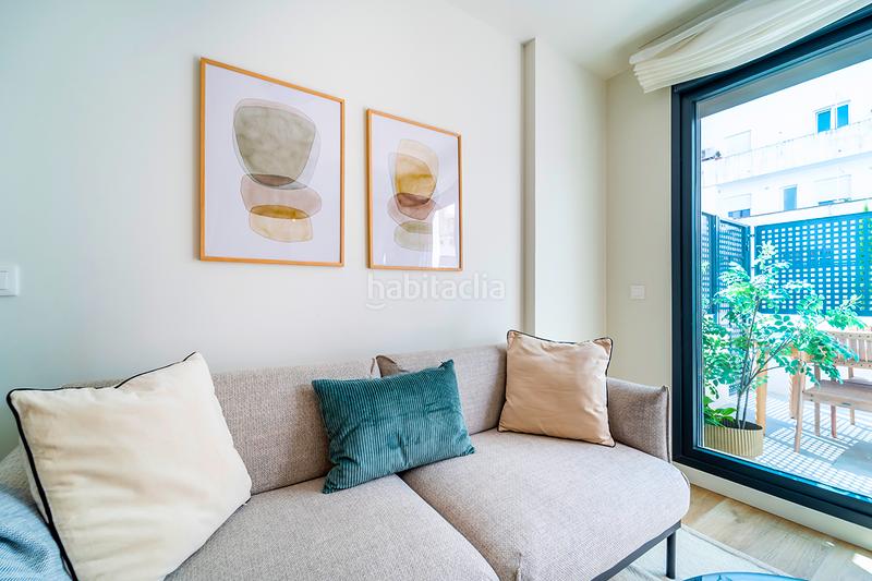 Foto 03b63825-5589-4934-a25d-cd0457ed1e92. Rent studio in calle de garcía luna 20 in Ciudad Jardín Madrid