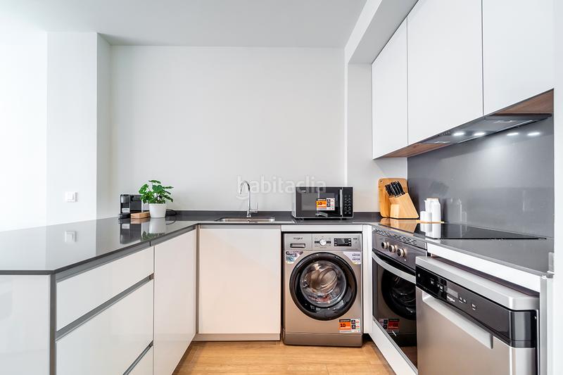 Foto 7e6cf4da-ea98-40a3-9ff9-0fec40cc1220. Alquiler apartamento en calle de garcía luna 20 en Madrid