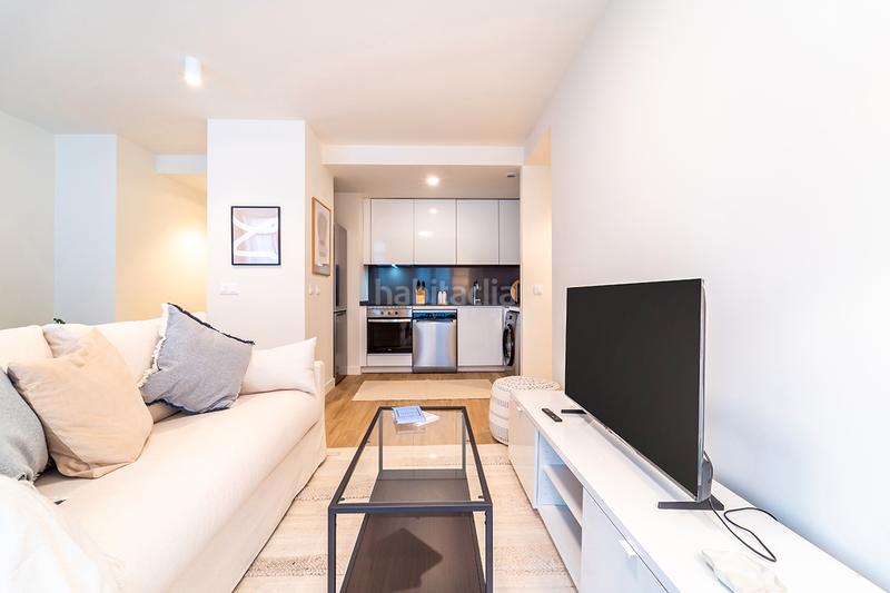 Foto 0487ae77-2ddf-451c-a45d-610a4d28a70a. Rent apartment in calle de garcía luna 20 in Ciudad Jardín Madrid