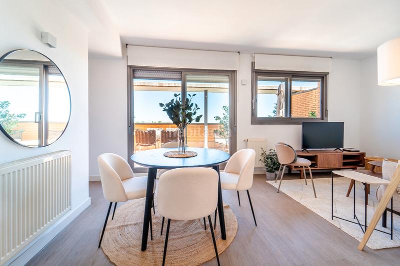 Foto 8370e5cc-5ccc-4e7a-bac2-6c36ac35c219. Alquiler ático en calle de isabel clara eugenia 37 en Madrid