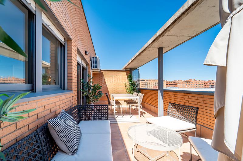 Foto 7aeb7a0e-990d-4196-9454-53e9b5f761a4. Location attique dans calle de isabel clara eugenia 37 dans Madrid