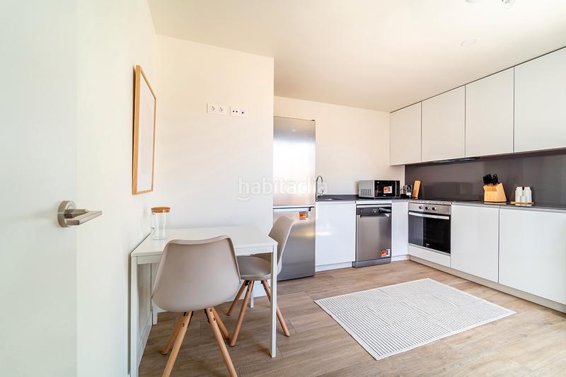 Foto 6bb405e4-0f11-4827-8273-ac51282d82cc. Rent penthouse in calle de garcía luna 20 in Ciudad Jardín Madrid