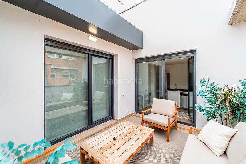 Foto 8c199b2f-5779-49ca-96a2-0a254f2179b0. Rent penthouse in calle de garcía luna 20 in Ciudad Jardín Madrid