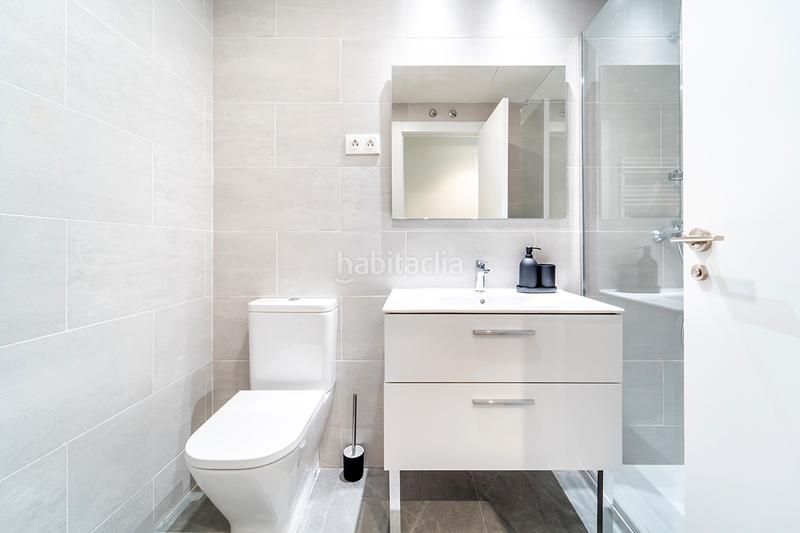 Foto 8a12b64f-96aa-456b-ab8e-f3cde17d66a6. Lloguer apartament a calle de garcía luna 20 a Ciudad Jardín Madrid