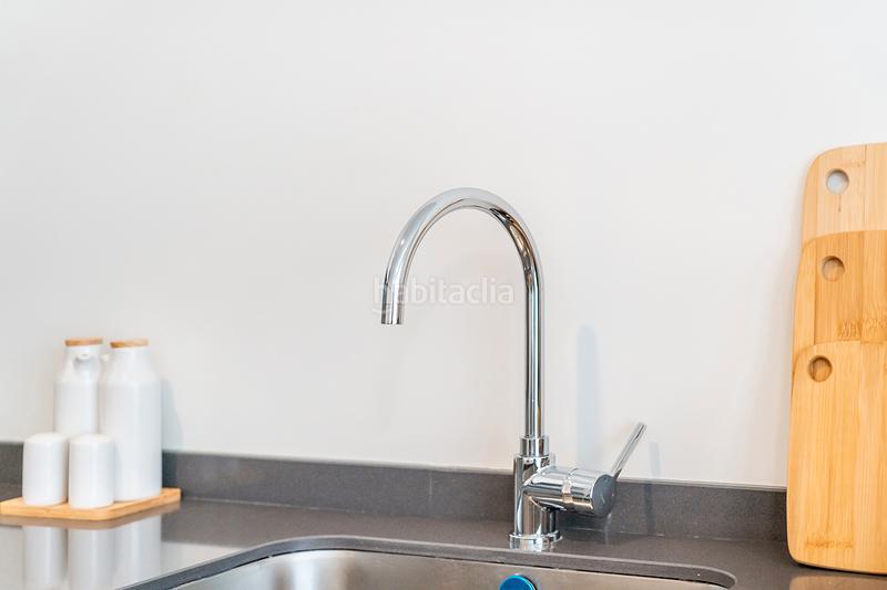 Foto 8f77ee54-67a0-4b06-b869-ca65081d9c58. Rent apartment in calle de garcía luna 20 in Ciudad Jardín Madrid