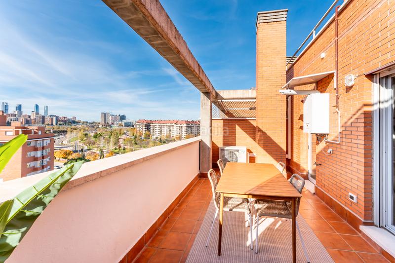 Foto f7936ff0-0fc8-4a70-b5a9-1dbf4ee74996. Location attique dans calle del pintor ignacio de zuloaga 4 dans Madrid