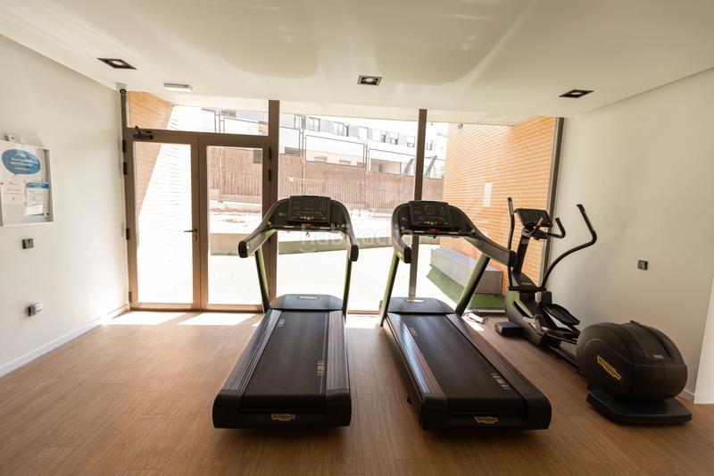 Foto b9afda37-ee9c-402e-9509-7b9b257e9469. Alquiler apartamento en calle del pintor ignacio de zuloaga 16 en Madrid