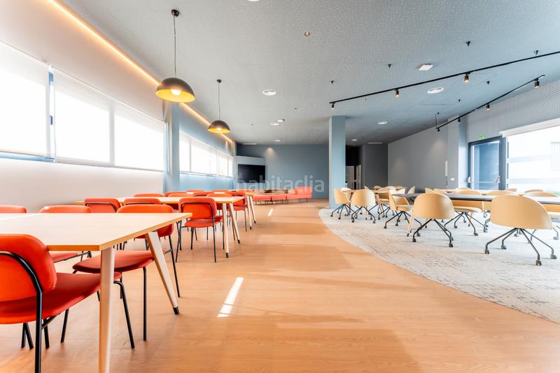 Foto 0d91b53d-ad96-4b98-9f5f-80e0469716f0. Alquiler estudio en avenida de las ciencias 39 en Sevilla