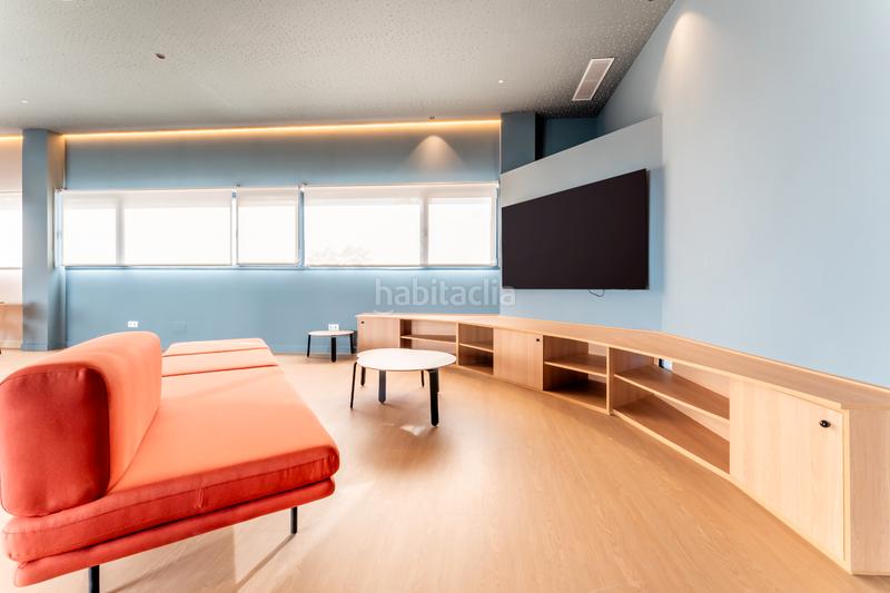 Foto 4134848a-ecc8-4b24-804a-1cb647efb389. Rent studio in avenida de las ciencias 39 in colores - entreparques Sevilla