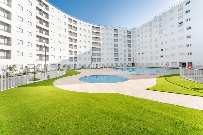 Foto 780473c5-441d-40c7-b8e1-36ecd282a641. Rent studio in avenida de las ciencias 39 in colores - entreparques Sevilla