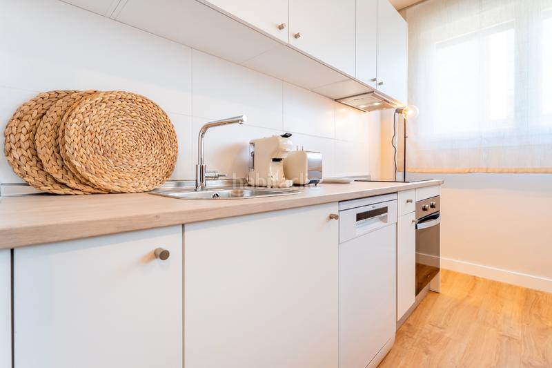 Foto 877c0d6f-5a92-4456-b823-62c46386faa7. Rent studio in avenida de las ciencias 39 in colores - entreparques Sevilla