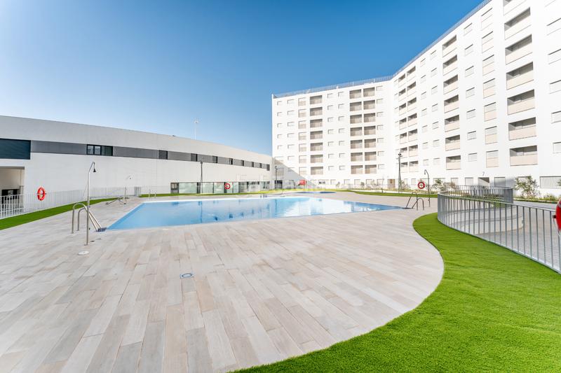 Foto 968c4478-3b80-4b95-a35f-691fb9a5d4d9. Rent studio in avenida de las ciencias 39 in colores - entreparques Sevilla