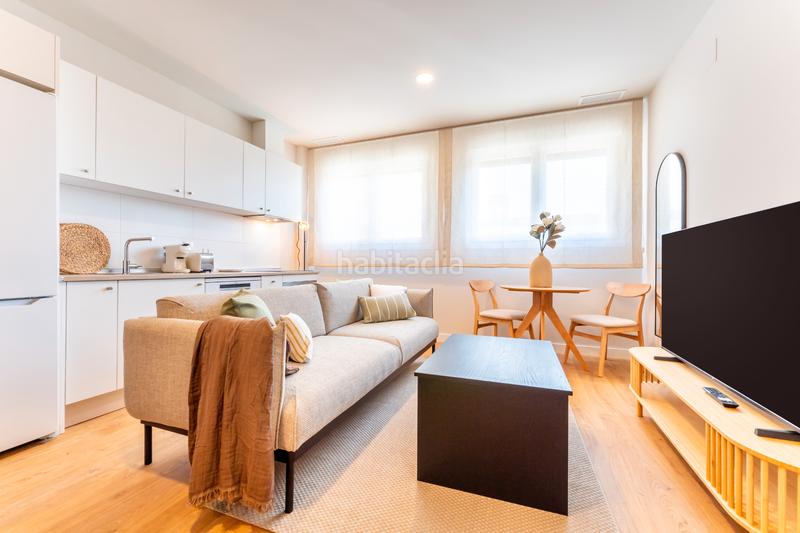 Foto dab9ebc2-3059-4843-bff6-00a562d66528. Rent studio in avenida de las ciencias 39 in colores - entreparques Sevilla