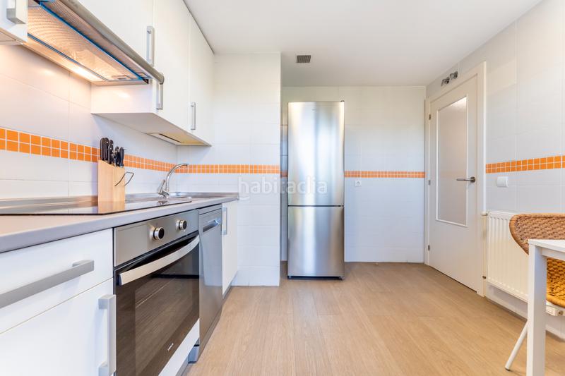 Foto be3910ca-b5d8-4291-a9f0-5ed79e9140d9. Lloguer pis a calle de isabel clara eugenia 33 a Madrid