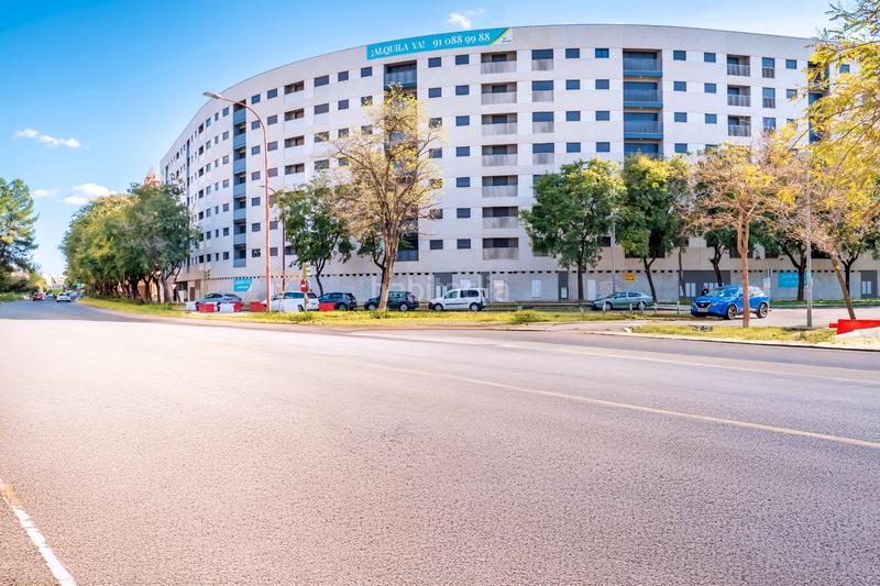 Foto 188d4388-3e5d-4287-bafc-1518fe97de58. Rent flat in avenida de las ciencias 39 in colores - entreparques Sevilla