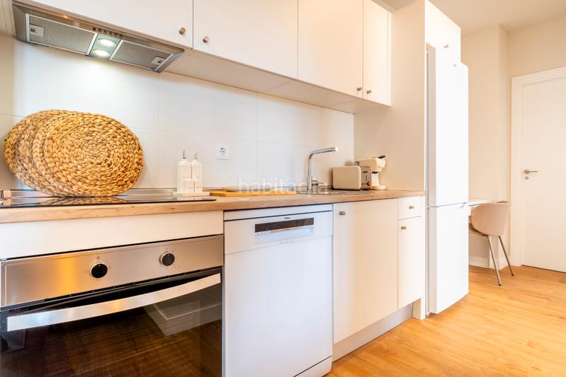 Foto 57c6cab6-bafd-4841-838a-ddb73e37c989. Rent flat in avenida de las ciencias 39 in colores - entreparques Sevilla