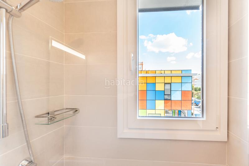 Foto 9d00c7b1-2775-4c66-9dc1-72396184aa78. Rent flat in avenida de las ciencias 39 in colores - entreparques Sevilla