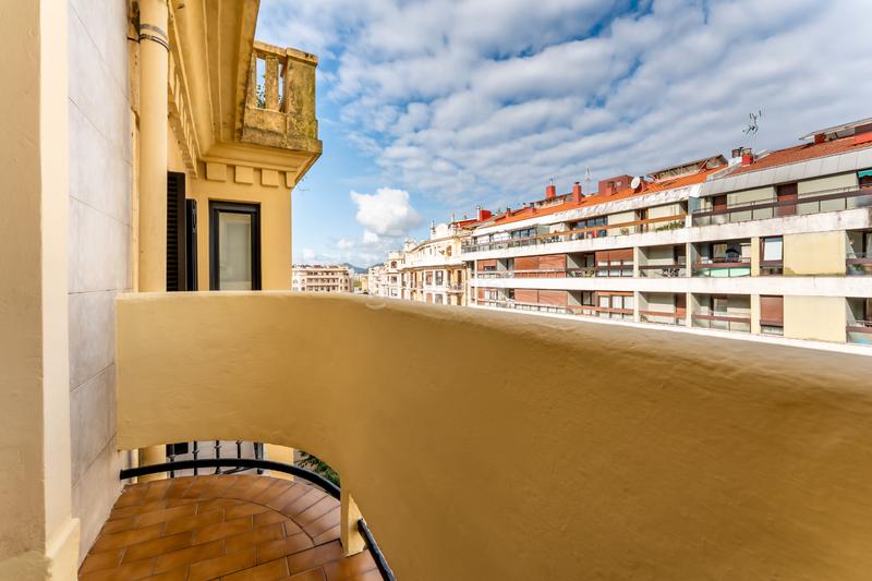 Foto 68bc323c-0dc0-4424-99d8-79f687af46c6. Alquiler piso en gran vía 10 en Gros Donostia - San Sebastián