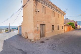 Casa en Drcal. Casa con encanto para renovar en el corazn de drcal