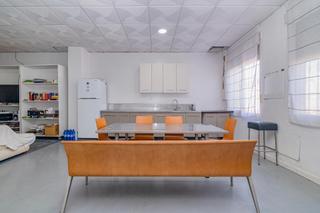 Planta baixa a Láchar. Se ofrece en venta un amplio local  y vivienda de 94 metros en p
